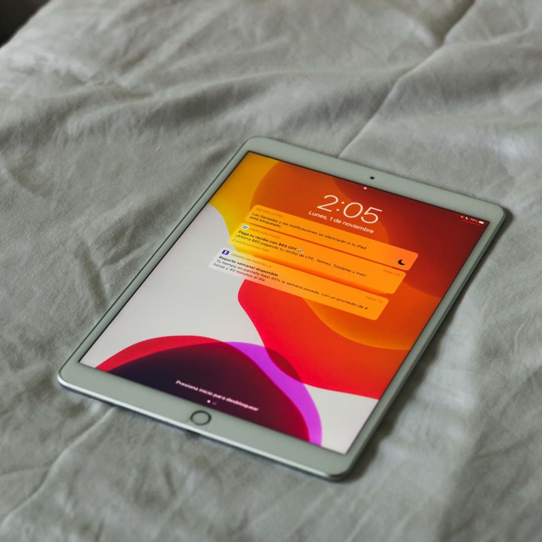 آيباد اير M2 ستارلايت 256 جيجا 5G